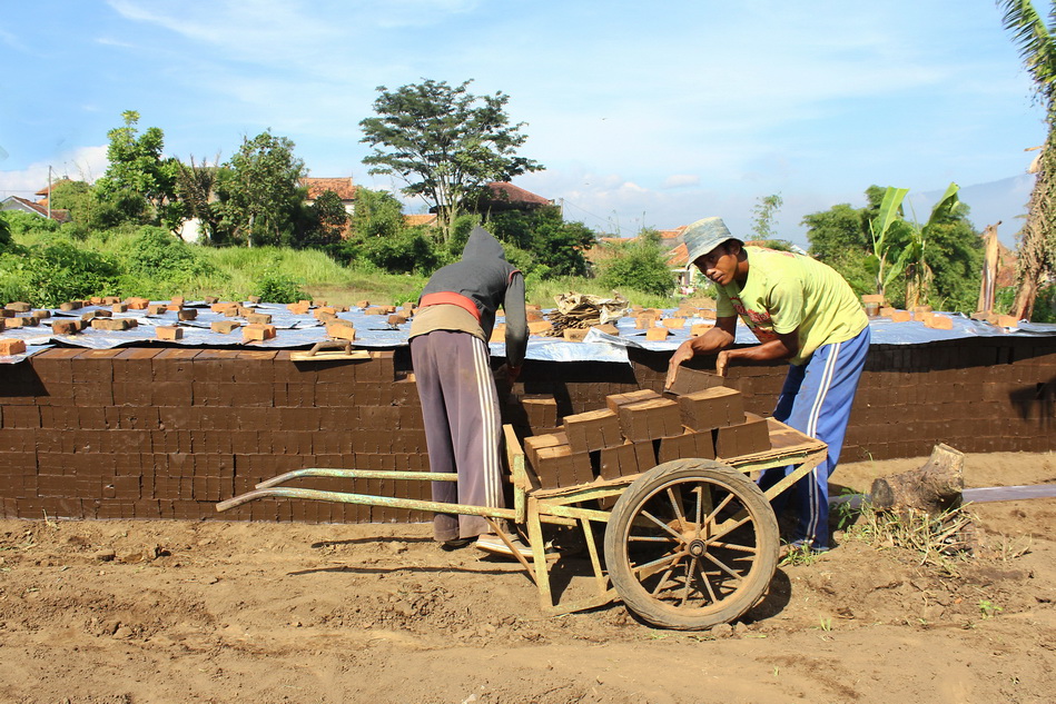 Pabrik & Produsen Bata Merah AJ Super Garut 38