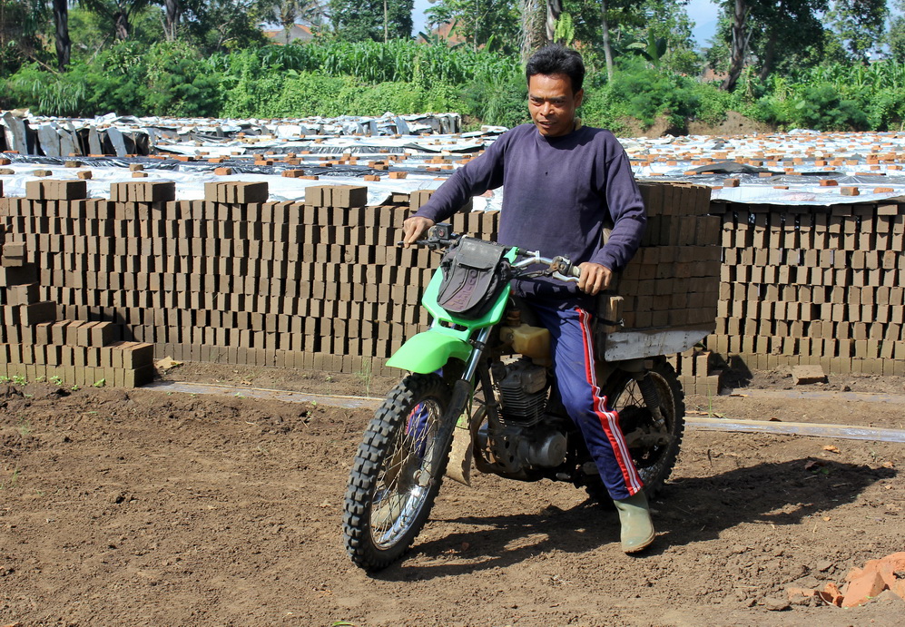 Pabrik & Produsen Bata Merah AJ Super Garut 44