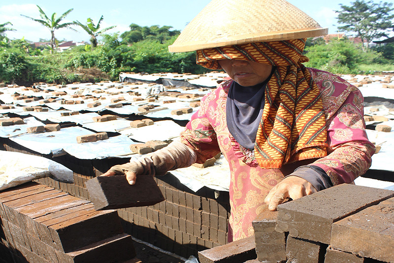 Pabrik & Produsen Bata Merah AJ Super Garut 42